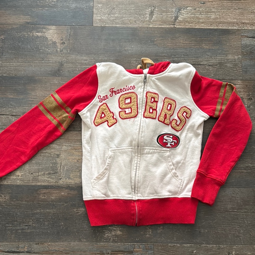 Vintage style women’s 49ers zip up hoodie.
